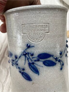 1997 Salmon Falls Stoneware Berry Vine Beer Stein Dover, NH Salt Glaze Cobalt